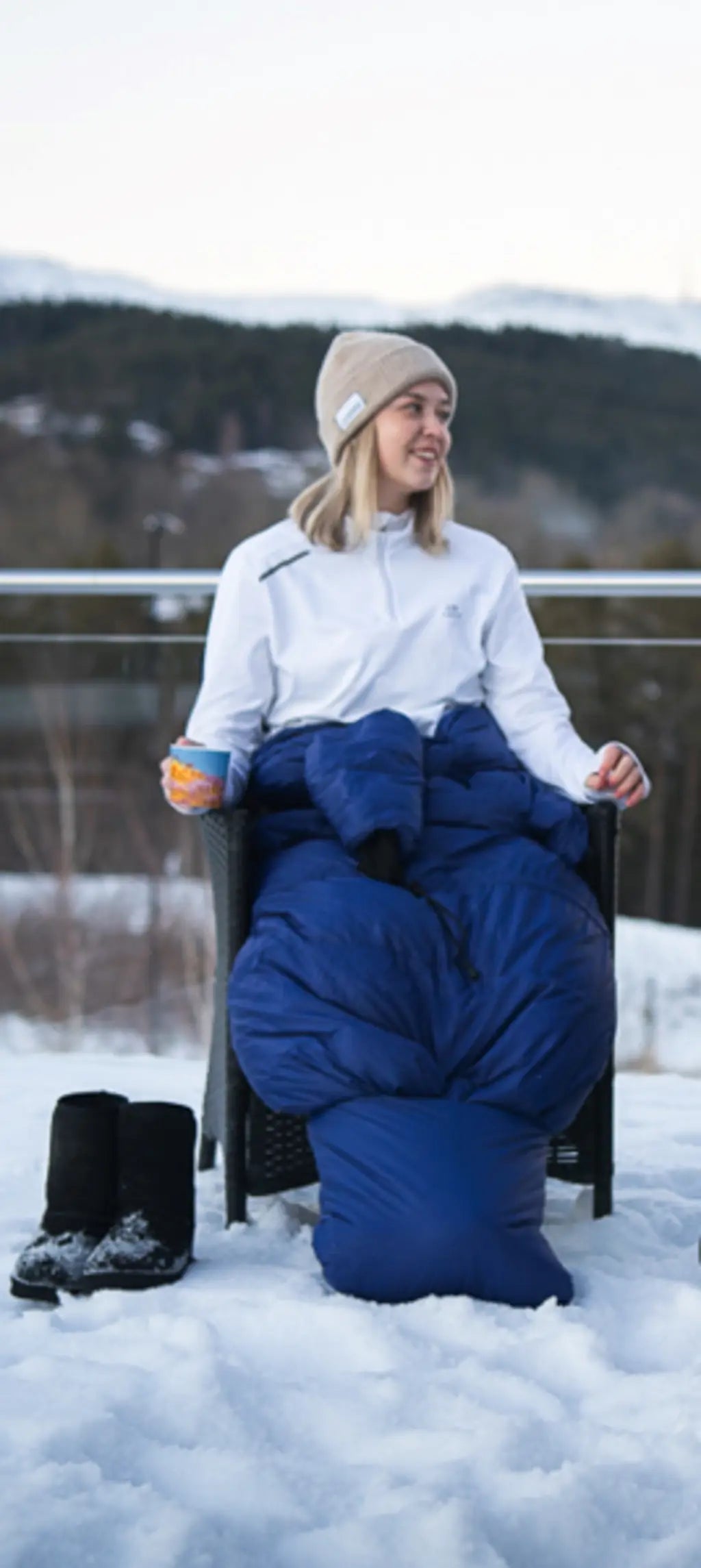 Girl enjoying coffee on the terrace with Utekos